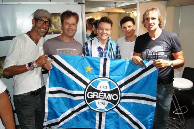 Michel Teló ganha carteira de sócio e de cônsul itinerante do Grêmio Grêmio/Divulgação