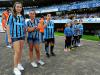 Crianças entram em campo no Estádio Olímpico para o Gre-Nal 390