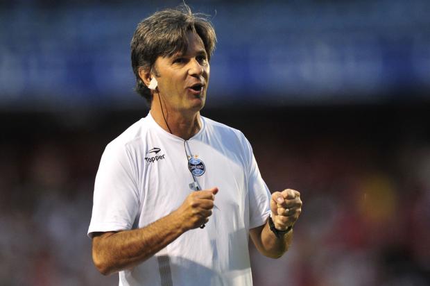 "Acredito que empolgamos a torcida no primeiro tempo", diz Caio Júnior Diego Vara/