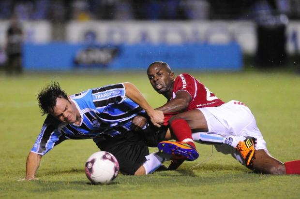 Sandro Silva valoriza jovens e comemora: "O empate foi com gosto de vitória" Ronaldo Bernardi/Agencia RBS