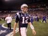 Astro do futebol americano, Tom Brady, do Patriots, deixa o campo após a derrota no último minuto para o Giants