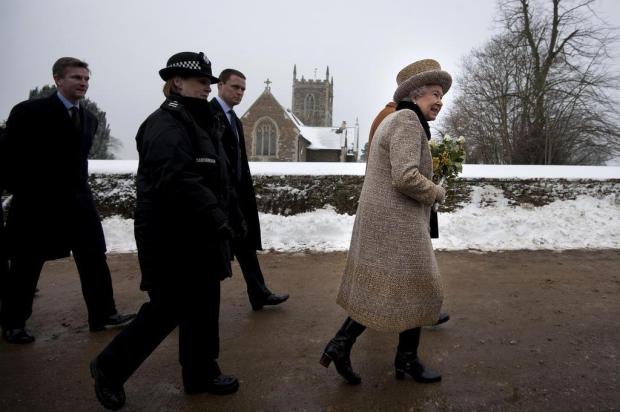 Elizabeth II completa seis décadas de reinado nesta segunda-feira BEN STANSALL/AFP