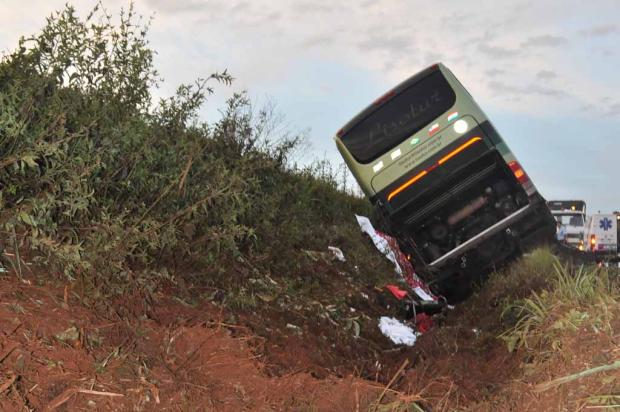 Ônibus sai da pista, cai em ribanceira e pelo menos três morrem em Coxilha Fernanda Pimentel, Especial /