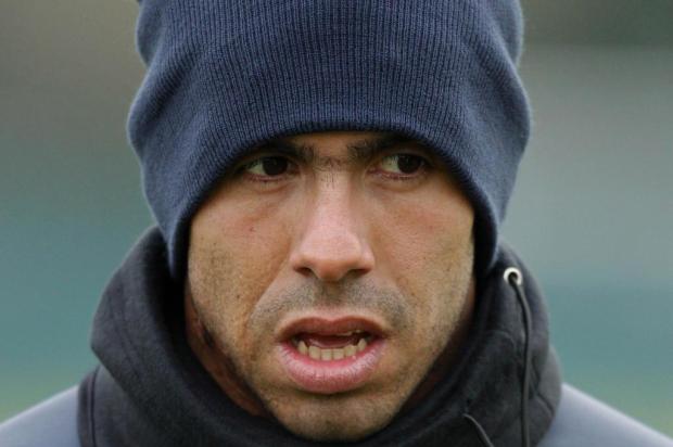 Tevez pede desculpas ao Manchester City e deve voltar a jogar pelo clube  Jon Super/AP