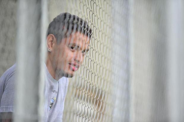 Em recuperação, Carlos Eduardo torce pelo sucesso de Biteco no Grêmio Diego Vara/Agencia RBS
