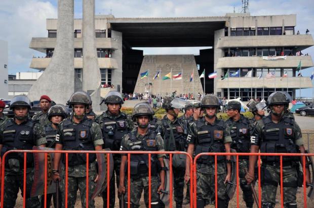 Exército descarta invasão da Assembleia baiana Christophe Simon/AFP