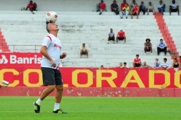 Apesar do teste na lateral, Oscar deve seguir como meia contra o Juan Aurich Jean Schwarz/Agencia RBS