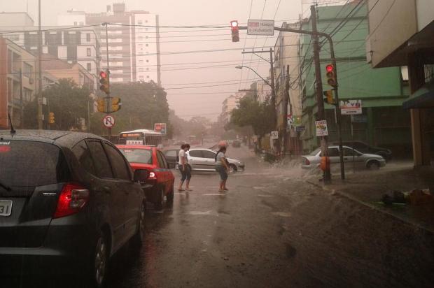 Pelo menos seis regiões do Estado registraram chuva nesta quarta-feira Leticia Pakulski/Agencia RBS Pelo menos seis regiões do Estado registraram chuva nesta quarta-feira Leticia Pakulski/Agencia RBS