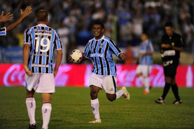 Fernando celebra virada sobre o Ypiranga em partida típica de Gauchão Ricardo Duarte/Agencia RBS