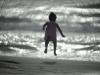 Foto registrou o salto da menina na beira da praia de Capão da Canoa