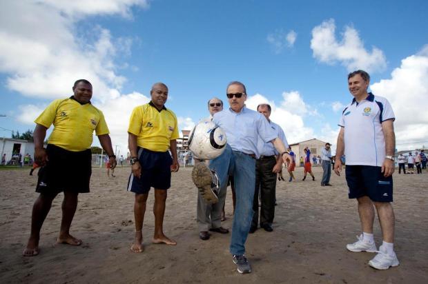 Com cenário de greve da PM em outros Estados, Tarso visita associação de servidores da BM na praia Caco Argemi/Palácio Piratini,Divulgação
