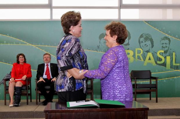 Na posse, nova ministra diz que investirá na esfera do trabalho e no combate à pobreza Roberto Stuckert Filho/Palácio do Planalto Na posse, nova ministra diz que investirá na esfera do trabalho e no combate à pobreza Roberto Stuckert Filho/Palácio do Planalto