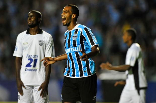 Com dois de Naldo, Grêmio goleia o Santa Cruz por 4 a 1 no Olímpico Jefferson Botega/