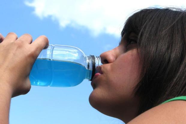Água, bebidas isotônicas, frutas: saiba quais cuidados evitam a desidratação Sxc/Divulgação