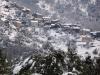 Na segunda-feira, 13 de fevereiro, as casas em Prunelli-Di-Casacconi, Córsega, na França, estavam cobertas de neve 