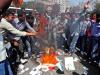 Ativistas protestam contra a comemoração do Valentine´s Day em Hyderabad, na Índia. O grupo hindu radical afirma defender os valores tradicionais indianos e condena a celebração, considerada um ritual ocidental promíscuo