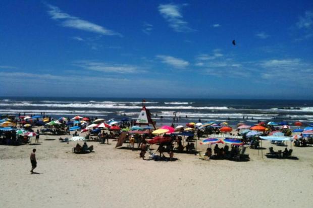 Calor lota praias em plena quarta-feira Lúcio Brancato,Agência RBS/Sucursal de Praia