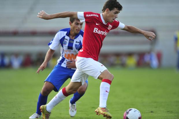 Escalação de Oscar deve ser definida poucas horas antes do Gre-Nal Diego Vara/