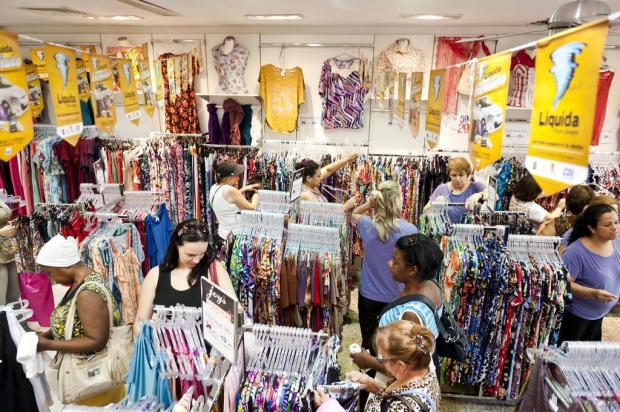 Mais da metade das brasileiras compra, ao menos, uma peça de roupa por mês, indica pesquisa Mateus Bruxel/Agencia RBS