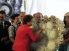 Dilma autografou escultura de cacho de uva feito com cristais