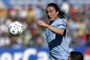 Grêmio aguarda resposta por Rodríguez e Burdisso em até 48 horas Ver Descrição/Ver Descrição