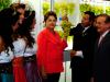 Dilma experimentou grão de uva durante visita aos Pavilhões