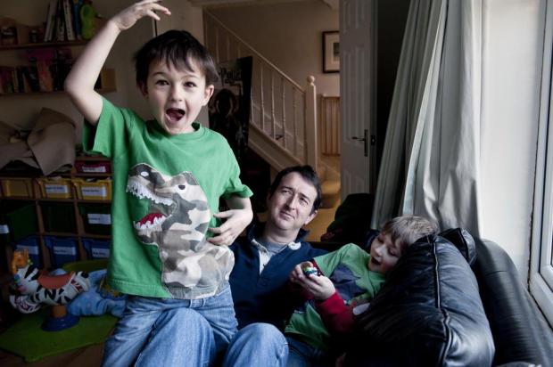 Após vídeo virar hit da internet, irmãos ingleses crescem em meio à fama inesperada Andrew Testa/NYTNS Após vídeo virar hit da internet, irmãos ingleses crescem em meio à fama inesperada Andrew Testa/NYTNS