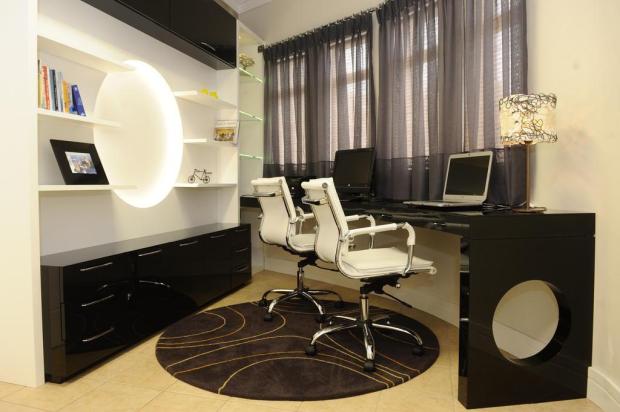 Espaço que servia como depósito vira home office Porthus Junior/Agencia RBS Espaço que servia como depósito vira home office Porthus Junior/Agencia RBS