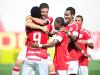 Jogadores comemoram gol marcado por Jô aos 17 minutos do primeiro tempo