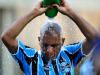 Gabriel alivia o calor em campo