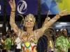 Musa da Imperatriz Leopoldinense, Luiza Brunet chegou a passar mal antes do desfile, mas foi atendida e desfilou pela escola na Sapucaí