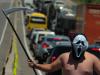 14h40: veranista enfrenta lentidão no trânsito na volta do Carnaval com bom humor