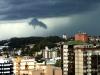 Em Novo Hamburgo, na Região Metropolitana, nuvens escuras anunciavam a chegada da chuva em Novo Hamburgo