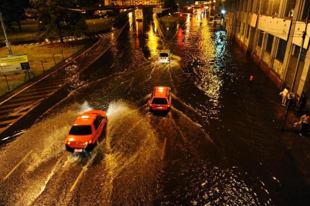 AO VIVO: chuva provoca alagamentos e complica o trânsito na Capital Emílio Pedroso/Agencia RBS