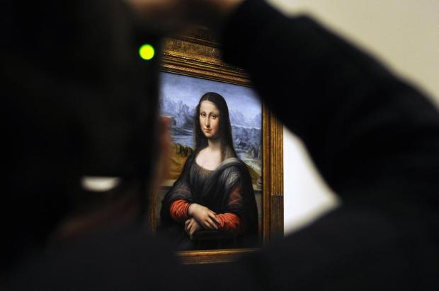 Apresentada a 'gêmea' de Mona Lisa, pintada lado a lado com Da Vinci DOMINIQUE FAGET/AFP Apresentada a 'gêmea' de Mona Lisa, pintada lado a lado com Da Vinci DOMINIQUE FAGET/AFP