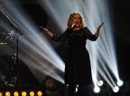 Adele confirma favoritismo e leva dois prêmios no Brit Awards LEON NEAL/AFP Adele confirma favoritismo e leva dois prêmios no Brit Awards LEON NEAL/AFP