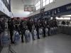 Policiais isolam terminal após acidente