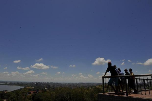 Após manhã com nuvens, sol aparece em Porto Alegre Genaro Joner/Agencia RBS Após manhã com nuvens, sol aparece em Porto Alegre Genaro Joner/Agencia RBS