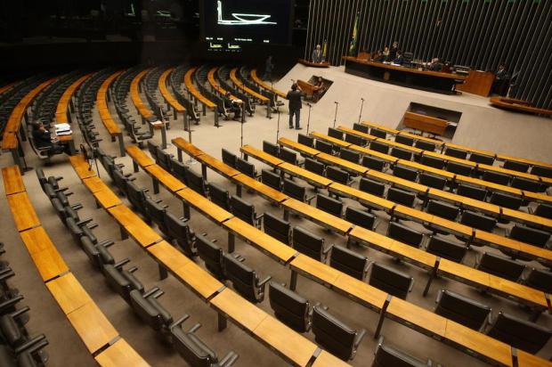 Congressistas ignoram fim do Carnaval e apenas 5% comparecem após Quarta-feira de Cinzas Ed Ferreira/AE Congressistas ignoram fim do Carnaval e apenas 5% comparecem após Quarta-feira de Cinzas Ed Ferreira/AE