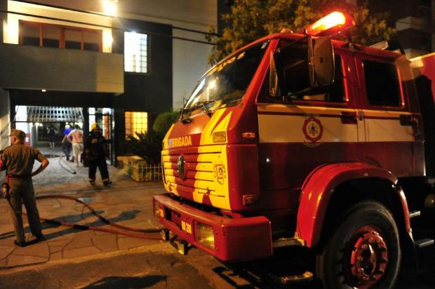 Explosão em apartamento assusta moradores do bairro Menino Deus em Porto Alegre Tadeu Vilani/Agencia RBS Explosão em apartamento assusta moradores do bairro Menino Deus em Porto Alegre Tadeu Vilani/Agencia RBS