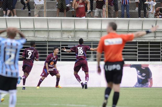 Pelaipe culpa atuação da arbitragem pela derrota do Grêmio na Serra Maicon Damasceno/
