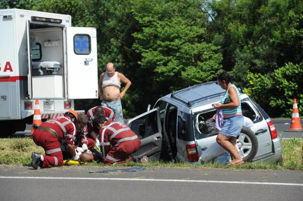 Capotagem na freeway bloqueia pista no sentido capital-Litoral Mauro Vieira/