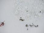 FOTO: avalanche em estação de esqui na Suíça deixa duas pessoas desaparecidas Jean-Christophe Bott/AP Photo/Keystone