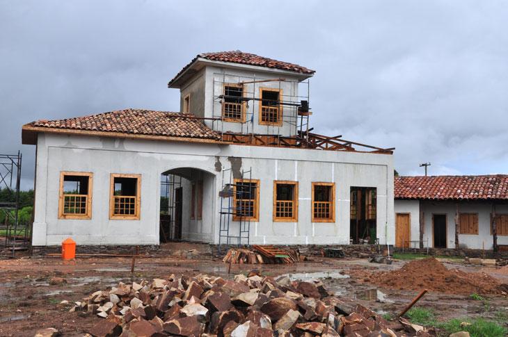 A montagem sofreu pequenos arranhões e destelhamentos que precisarão de reparos pontuais:imagem 5