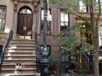 Casa de Carrie Bradshaw, de Sex and the City, é vendida por US$ 9,85 milhões Reprodução/Reprodução Casa de Carrie Bradshaw, de Sex and the City, é vendida por US$ 9,85 milhões Reprodução/Reprodução