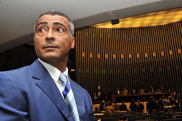 Com assinaturas necessárias, Romário protocola pedido de CPI da CBF José Cruz/ABR