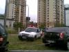 Com o alagamento, carros foram arrastados e tiveram de ser rebocados