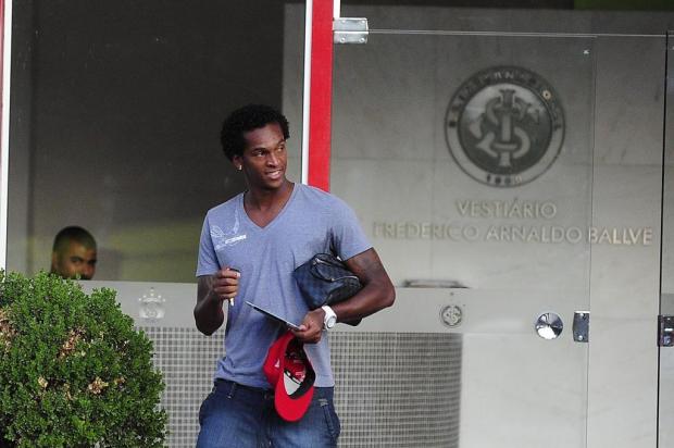 Um dia depois de perder voo para a Bolívia, Jô treina no Beira-Rio Ricardo Duarte/Agencia RBS