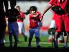 Crianças entram em campo com jogadores do Inter durante partida contra o Canoas, no Beira-Rio
