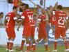 Os jogadores comemoram o gol de Gilberto, o terceiro do Inter, marcado de cabeça após belo cruzamento do lateral Nei